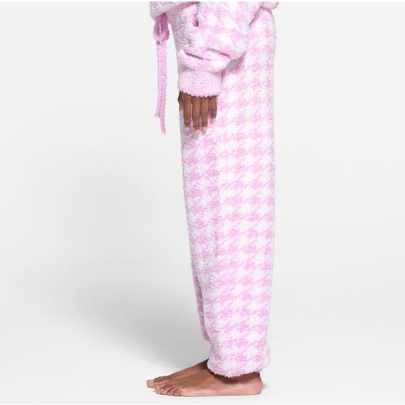 SKIMS Unisex Cozy Joggers in Petal Houndstooth Pink & White Loungewear Size L/XL - Picture 3 of 10